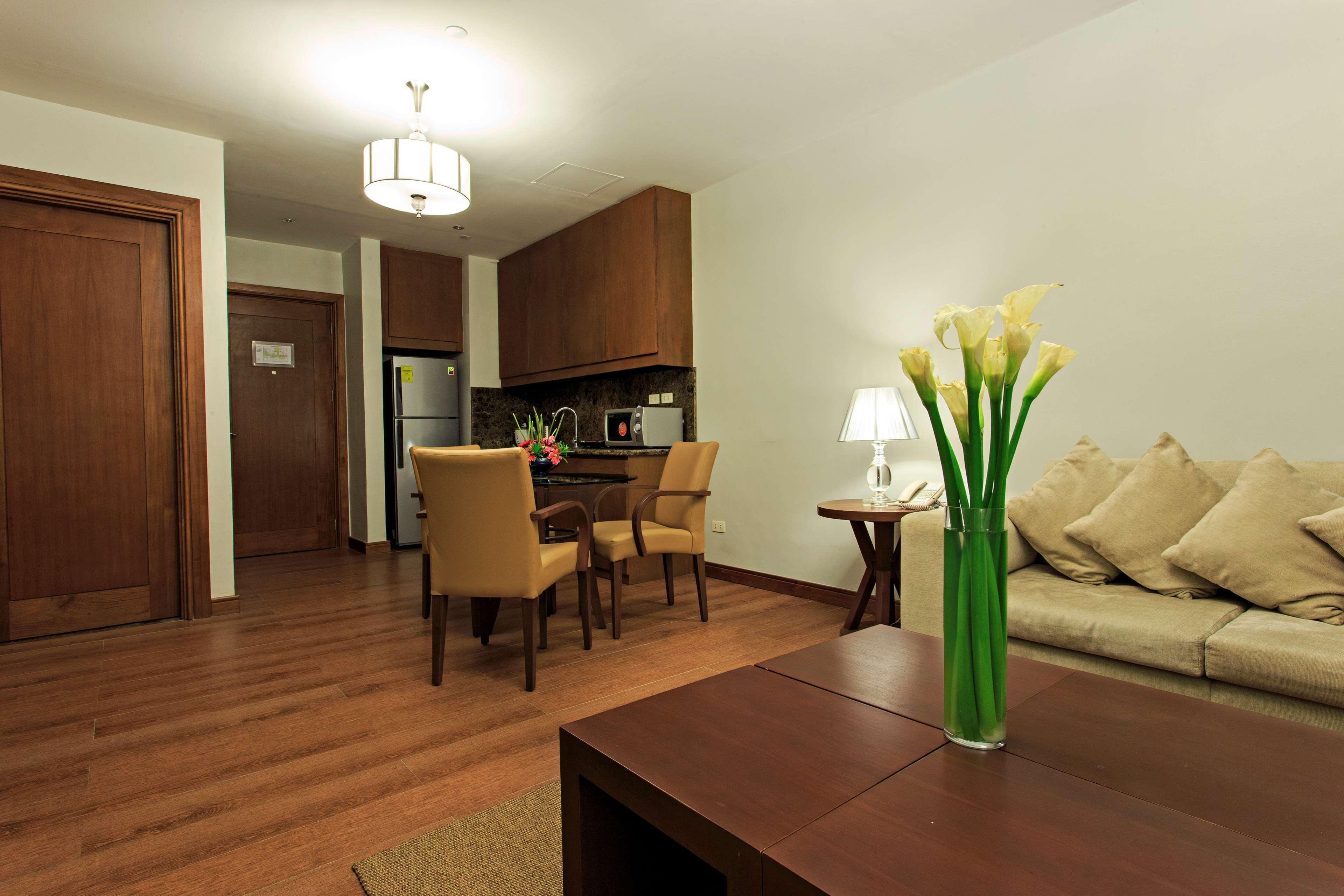 Lex Hotel Cebu Bagian luar foto
