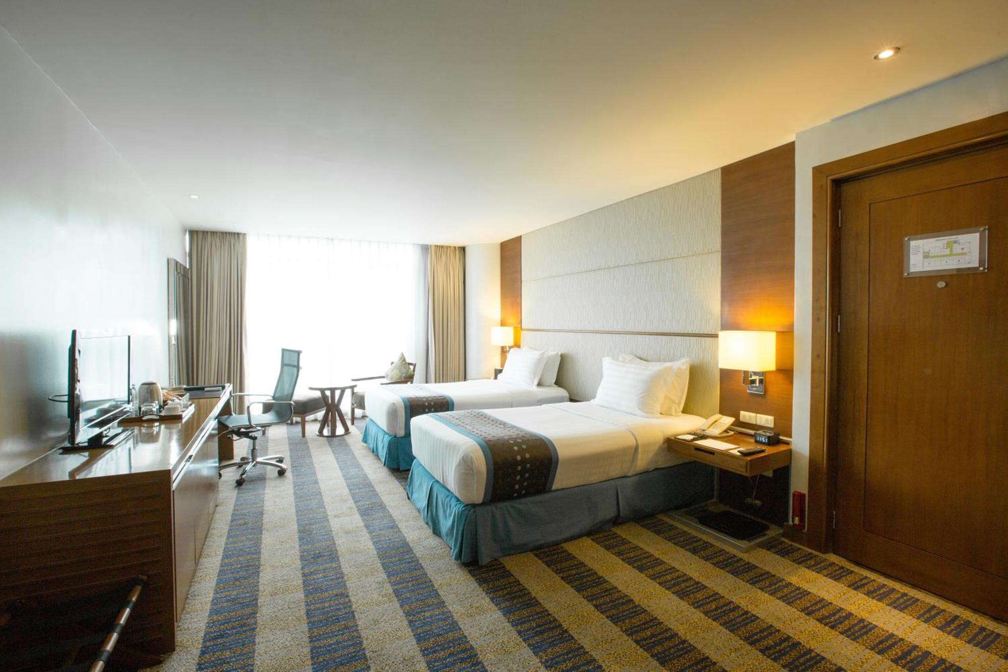 Lex Hotel Cebu Bagian luar foto