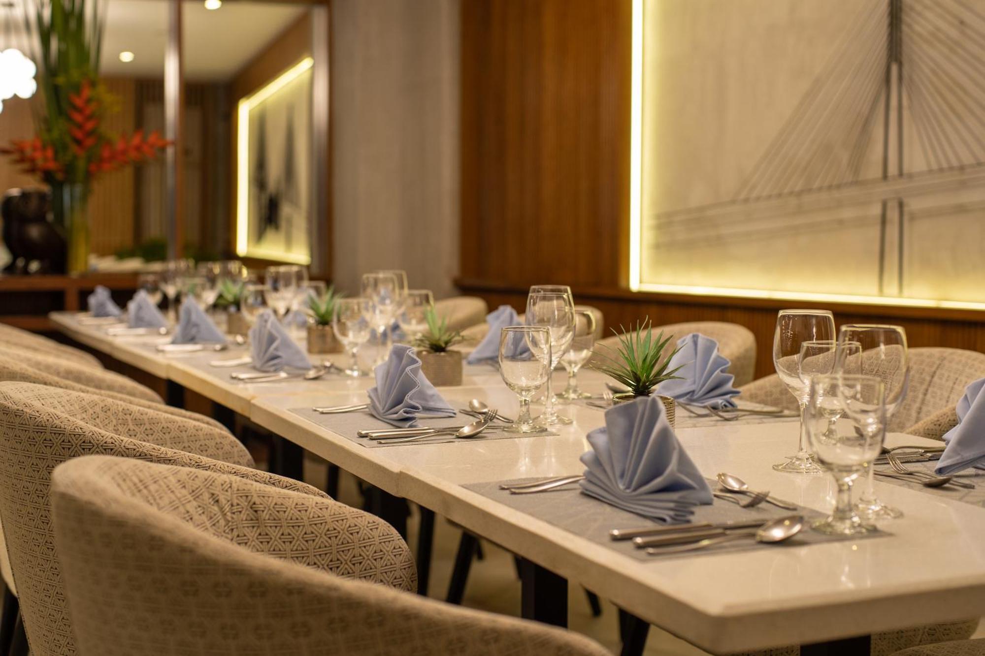 Lex Hotel Cebu Bagian luar foto