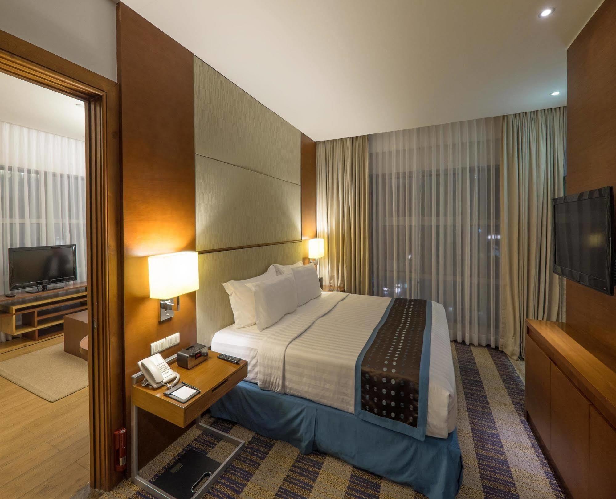 Lex Hotel Cebu Bagian luar foto